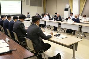 東京電力柏崎刈羽原発６号機の営業運転について、住民から意見や質問があった地域の会＝柏崎市荒浜１