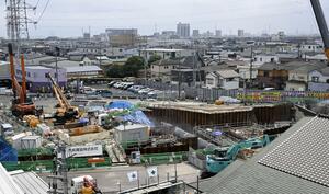 復旧作業が続く埼玉県八潮市の道路陥没現場=10日