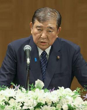 記者会見する石破首相=6日午前、広島市中区