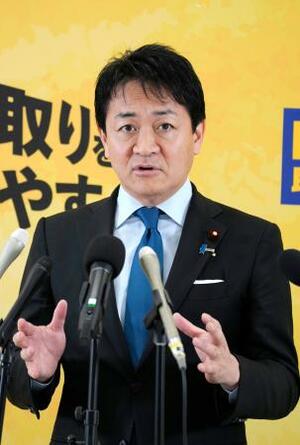 記者会見する国民民主党の玉木代表=2日午前、国会