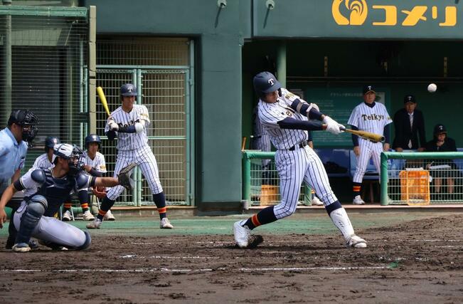 長農・正徳・栃尾・分水・三商・農林-帝京長岡 3本の三塁打を放った帝京長岡の茨木佑太=三条市パールスタ
