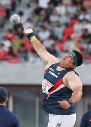 男子砲丸投げ決勝 5位の渡辺豹冴=14日、名古屋市のパロマ瑞穂スタジアム