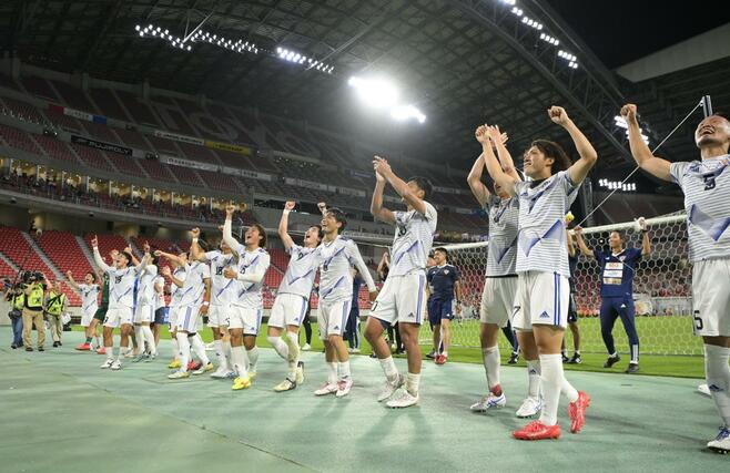 名古屋に勝利し喜ぶJAPANサッカーカレッジイレブン=豊田