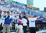 花咲徳栄高校に勝利し、新潟産大付属高校の校歌が響き渡ったスタンド=8月9日、甲子園球場