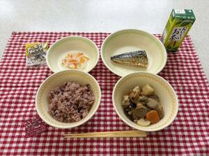 　福岡市の市立学校の一部で提供された給食＝１５日（福岡市教育委員会提供）