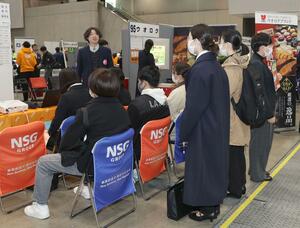 新潟市内で行われた合同企業説明会=1月、新潟市中央区の朱鷺メッセ