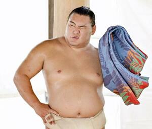 伊勢ケ浜部屋に出稽古し、汗を拭う豊昇龍=名古屋市