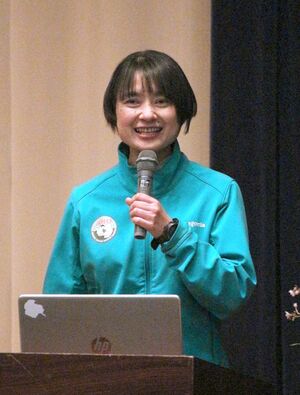 南極観測隊の経験から資源の大切さを訴えた渡貫淳子さん=3月3日、見附市本町2