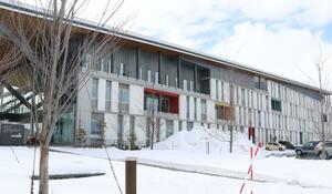 シンガポールのナンヤン芸術大学と連携協定を締結した三条市立大学=三条市上須頃