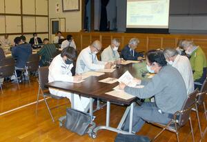 地区防災計画の作成についての説明会=4月24日、佐渡市羽茂本郷