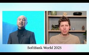 イベントで対談するソフトバンクグループの孫正義会長兼社長(左)と米オープンAIのサム・アルトマンCEO=16日午前