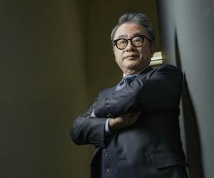 三谷幸喜さん。「今まで太宰治はかっこよく描かれ過ぎているから、僕のイメージする本当の太宰、人間太宰を描いてみたいと思った」