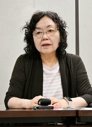 安倍氏銃撃事件公判の公開を巡り、記者会見するジャーナリストの江川紹子さん=25日午後、東京・霞が関の司法記者クラブ