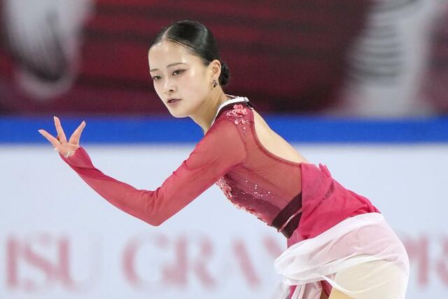 女子フリー 演技する渡辺倫果=重慶(共同)