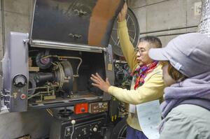 
デジタル映写機導入で行われた内覧会＝新潟市中央区
