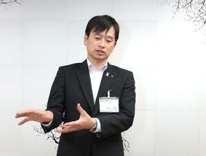 上越市議会での答弁を受け、取材に応じる中川幹太市長=6月18日、上越市役所
