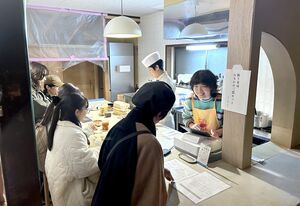 おかゆ店の本格オープン前に期間限定で開かれた「工事現バー」＝２０２５年１２月、新潟市中央区花町