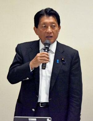自民党のデジタル社会推進本部の会合であいさつする平井卓也本部長=4日午前、東京・永田町の党本部