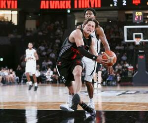 Gリーグ選抜戦で攻め込むA東京のテーブス=トヨタアリーナ東京((C)B.LEAGUE)