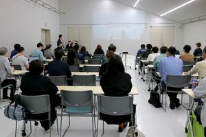 三条市のふるさと納税の2024年度の方針などを報告した決起集会=三条市興野1