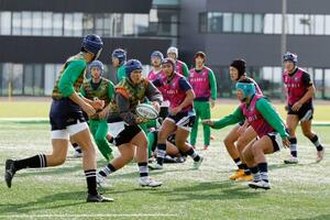 　決勝に向け調整する桐蔭学園の選手たち＝神戸市