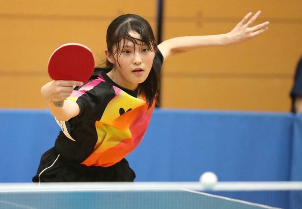 女子２回戦敗退の佐藤穂佳（小千谷）＝新潟市東総合スポーツセンター