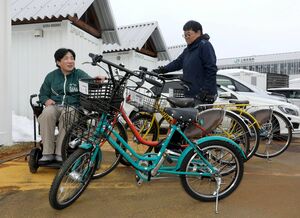 上越妙高駅前のコンテナ商業施設フルサットが始めたレンタサイクル=上越市大和5