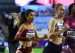　ダイヤモンドリーグ第１４戦、女子５０００ｍで疾走する田中希実（左）＝２２日、ブリュッセル（ロイター＝共同）