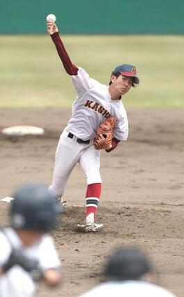 柏崎工－小出　柏崎工の先発棚橋颯太＝２８日、長岡市悠久山球場