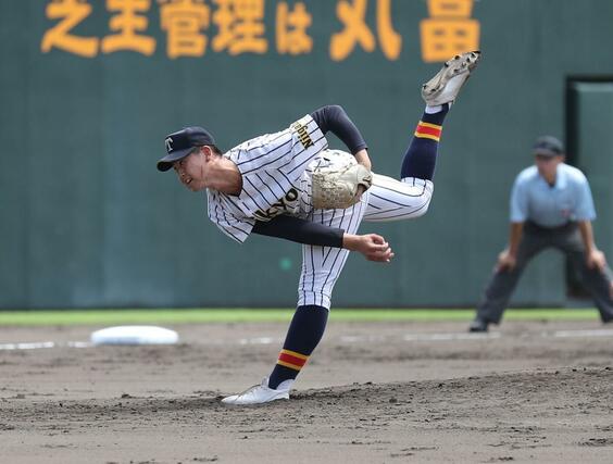 帝京長岡－高田北城　７回無失点と好投した、帝京長岡の先発武田晄樹＝三条市パールスタ