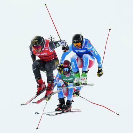 男子スキークロスで３位に入った須貝龍（左）＝サンモリッツ（ゲッティ＝共同）