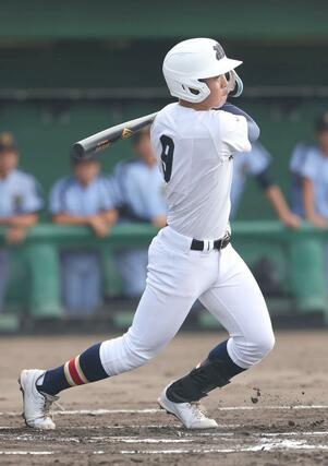 日本文理－高岡第一　日本文理１回１死満塁、臼木彪牙が先制適時打を放つ＝高岡西部総合公園野球場