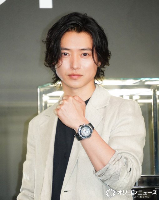 山崎賢人、300万円超の高級時計にうっとり「かっこいいですよね」 俳優