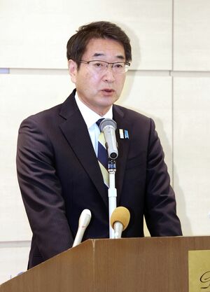会見を開き、新潟市長選への再選出馬を表明する中原八一氏=6月6日、新潟市中央区