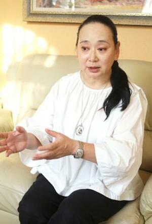 「家じまい」について取材に応じる山岸美喜さん=11月、名古屋市