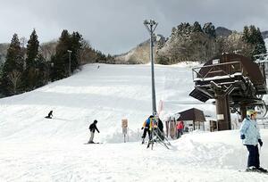 
旧市営スキー場を民間企業が再生させた「ぶどうスノーリゾート」＝６日、村上市蒲萄
