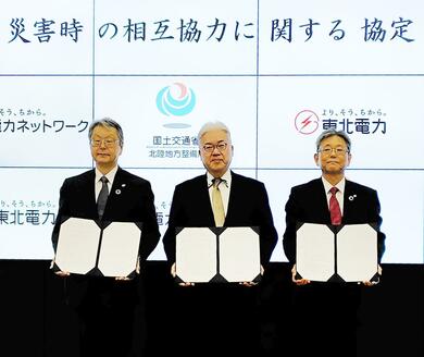 電気通信共済会東北支部が販売した逓信省型甲種単流電鍵および逓信省型無極音響受信機 ネオ・バロックの壮大な逓信省本省庁舎｜吉井茂則・内田四郎
