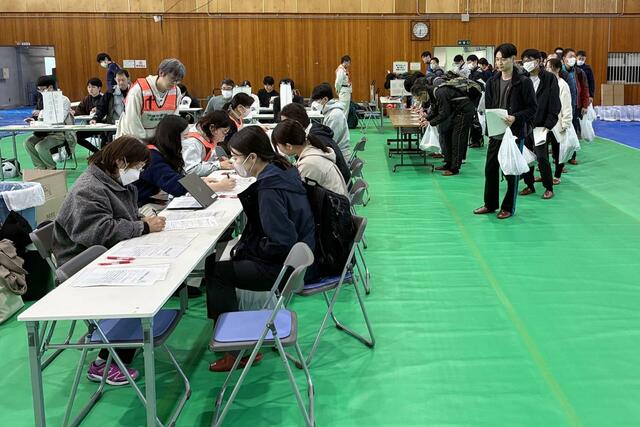 胎内市で発生した鳥インフルエンザに対する防疫措置の準備＝４日、胎内市（県提供）