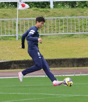 練習に励むDF南昇恩(C)新潟L