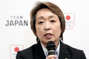 JOCの新会長に選出され、記者会見する橋本聖子参院議員=26日午後、東京都新宿区