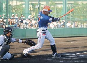 4安打を放った小池智也=ロッテ浦和球場