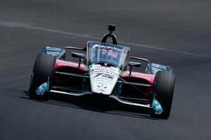 　予選で走行する佐藤琢磨＝１７日（ＡＰ＝共同）