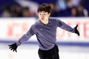 公式練習で調整する鍵山優真=東和薬品ラクタブドーム