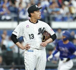 1回、中日・石川昂(奥)に2ランを浴びたロッテ・毛利=ZOZOマリン