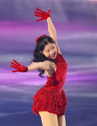 エキシビションではつらつと演技する中井亜美＝国立代々木競技場（写真映像部・新井田悠）
