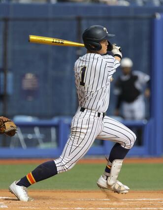 ６回表帝京長岡　７番武田晄樹が右中間に二塁打を放ち４－０＝エコスタ