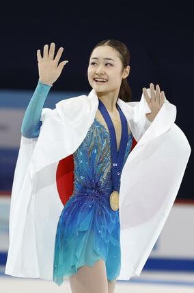 ジュニアの全種目を通じて史上初の４連覇を果たした島田麻央＝タリン（共同）