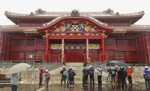 　再建中の首里城正殿＝５月、那覇市