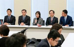 国会内で開かれた再審制度を見直す刑事訴訟法改正案に関する記者会見=21日午後