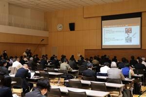 札幌市が開いたヒグマ対策を検討する委員会=13日午後